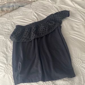 Loft Women’s off the shoulder shirt. Excellent condition.